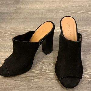 High-heeled Black Mules